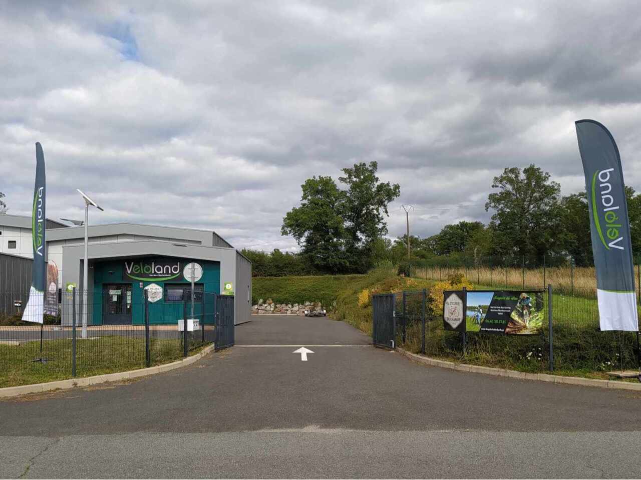 La Cyclerie de Charlie  magasin de vélo à Bourbon l'archambault Facade