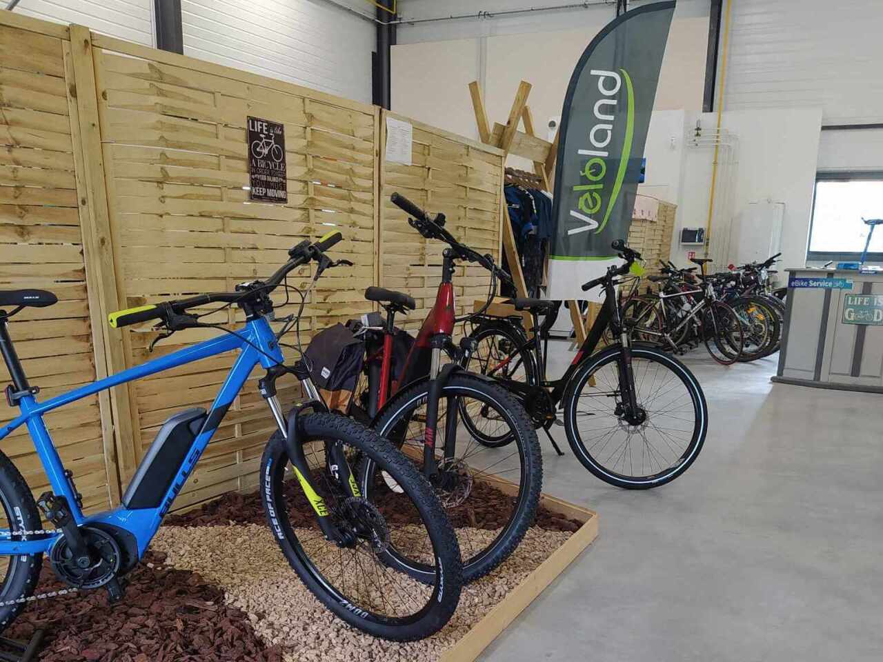 La Cyclerie de Charlie  magasin de vélo à Bourbon l'archambault Back door